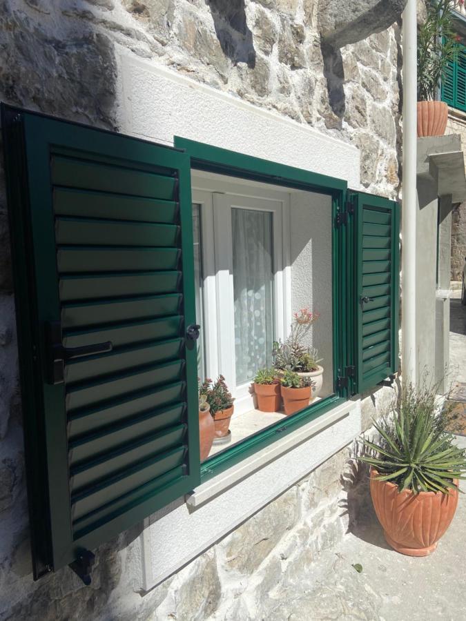 Apartman Oleandar Kaštela Esterno foto