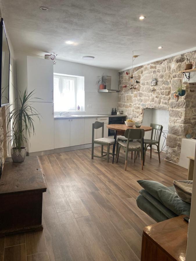 Apartman Oleandar Kaštela Esterno foto