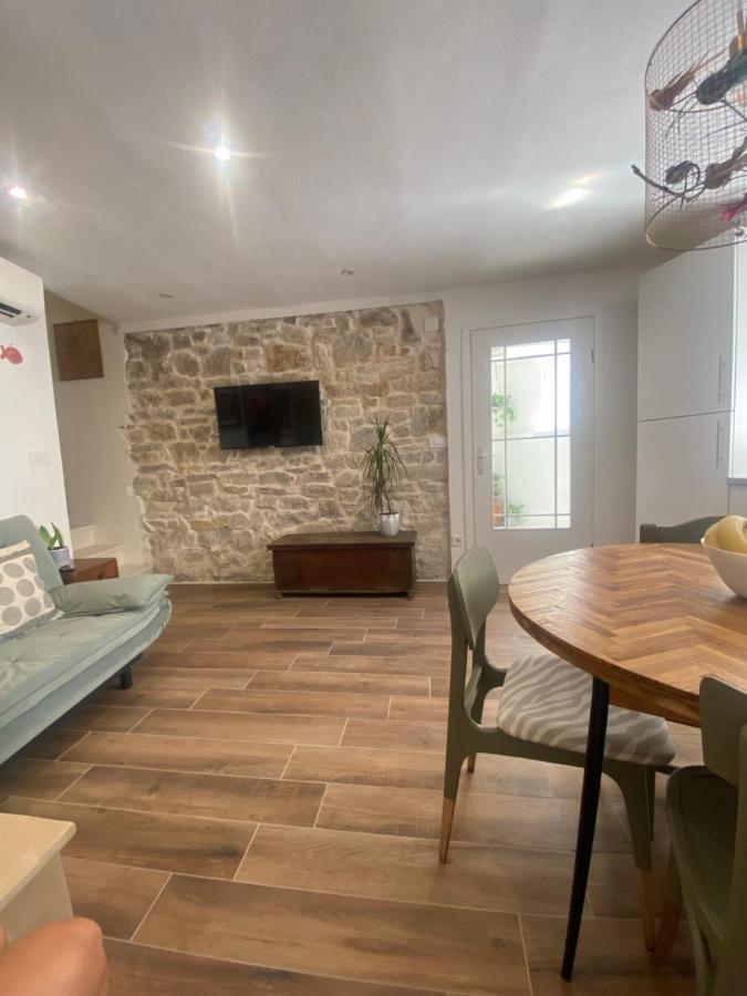 Apartman Oleandar Kaštela Esterno foto